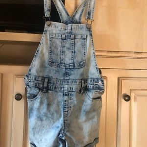 Overall shorts